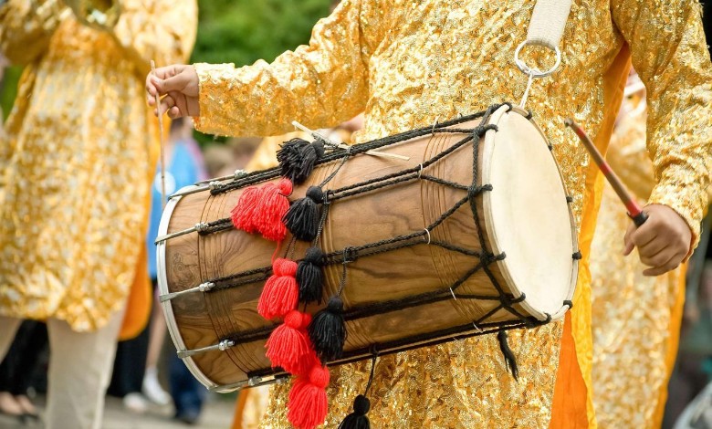 Dhol meets pop: Video of wedding performer fusing Punjabi beats with English hits impresses netizens